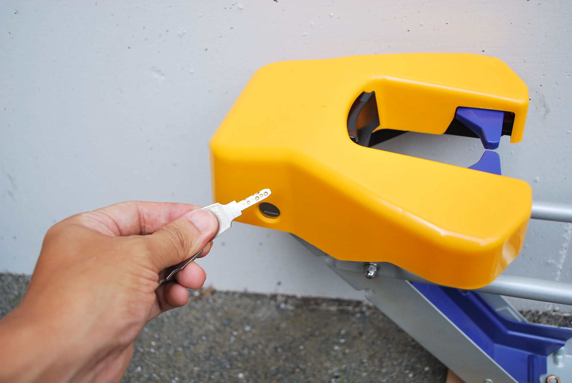 ディンプルキーを採用